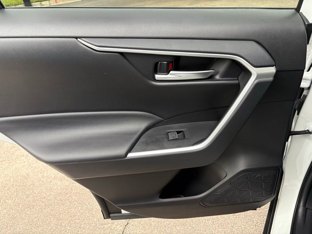 Used 2024 Toyota RAV4 XLE image 33