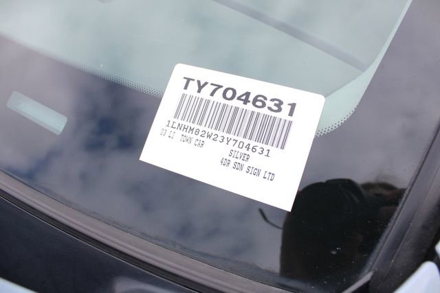 Used 2003 Lincoln Town Car Signature image 34