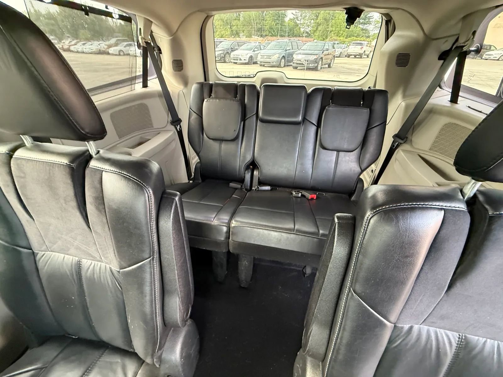 Used 2014 Chrysler Town & Country Limited image 14