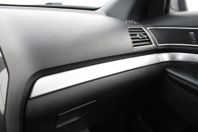 Used 2017 Ford Explorer XLT w/ Equipment Group 202A AWD/4WD image 20