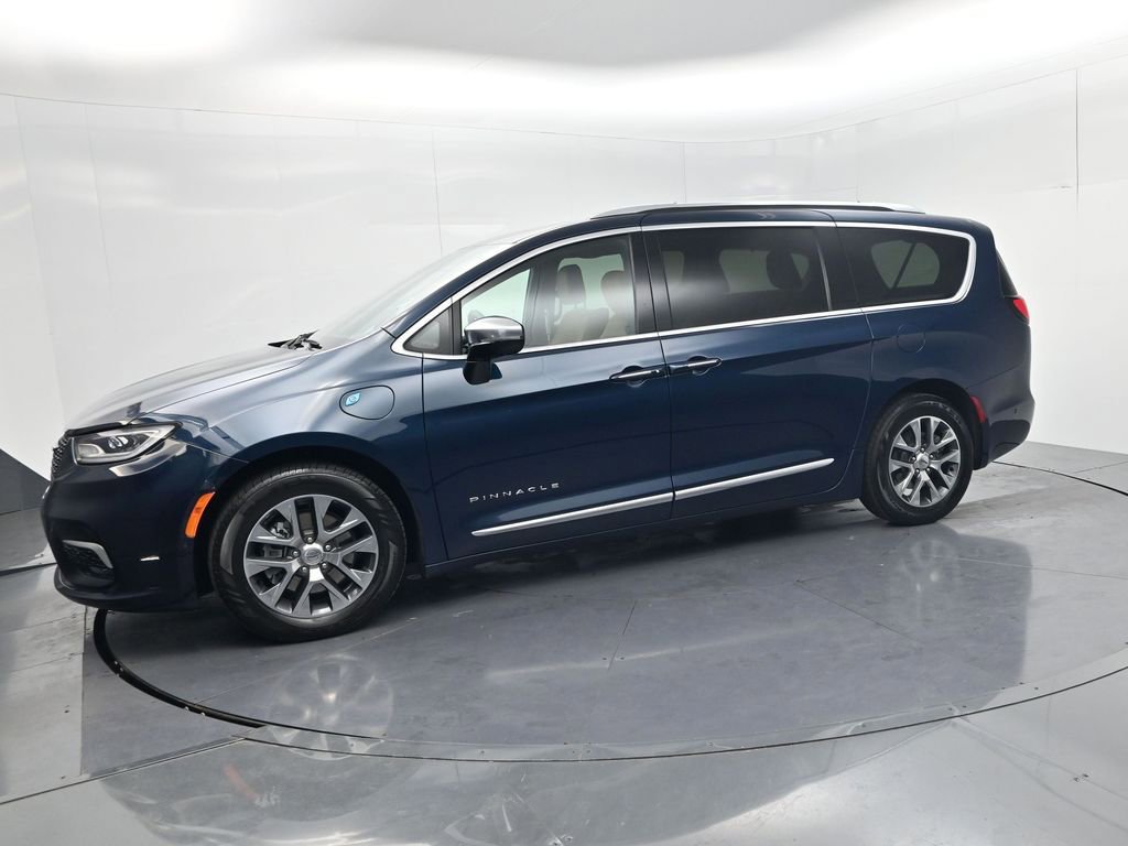 Used 2023 Chrysler Pacifica Pinnacle image 4