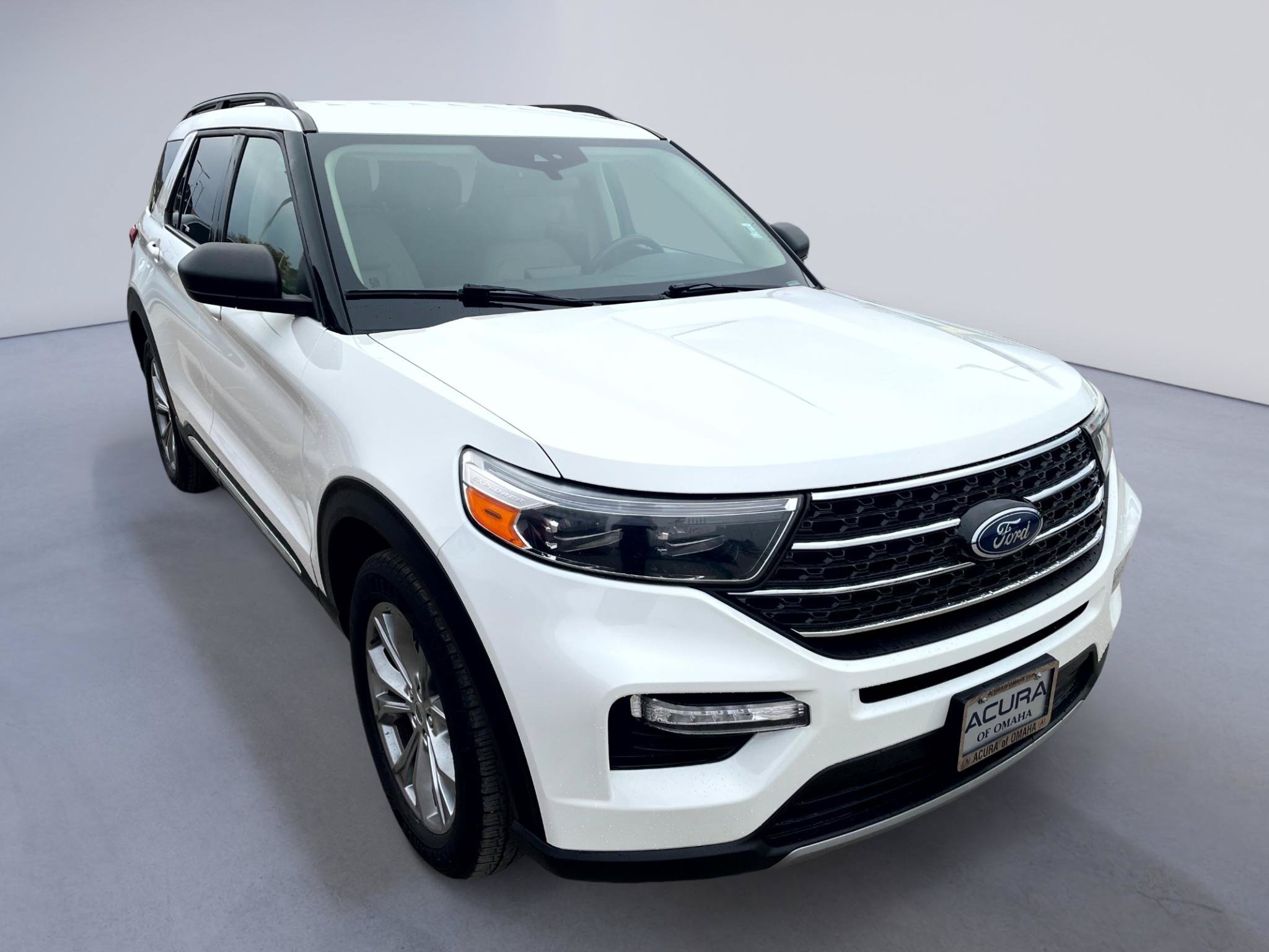 Used 2022 Ford Explorer XLT w/ Equipment Group 202A AWD/4WD image 4