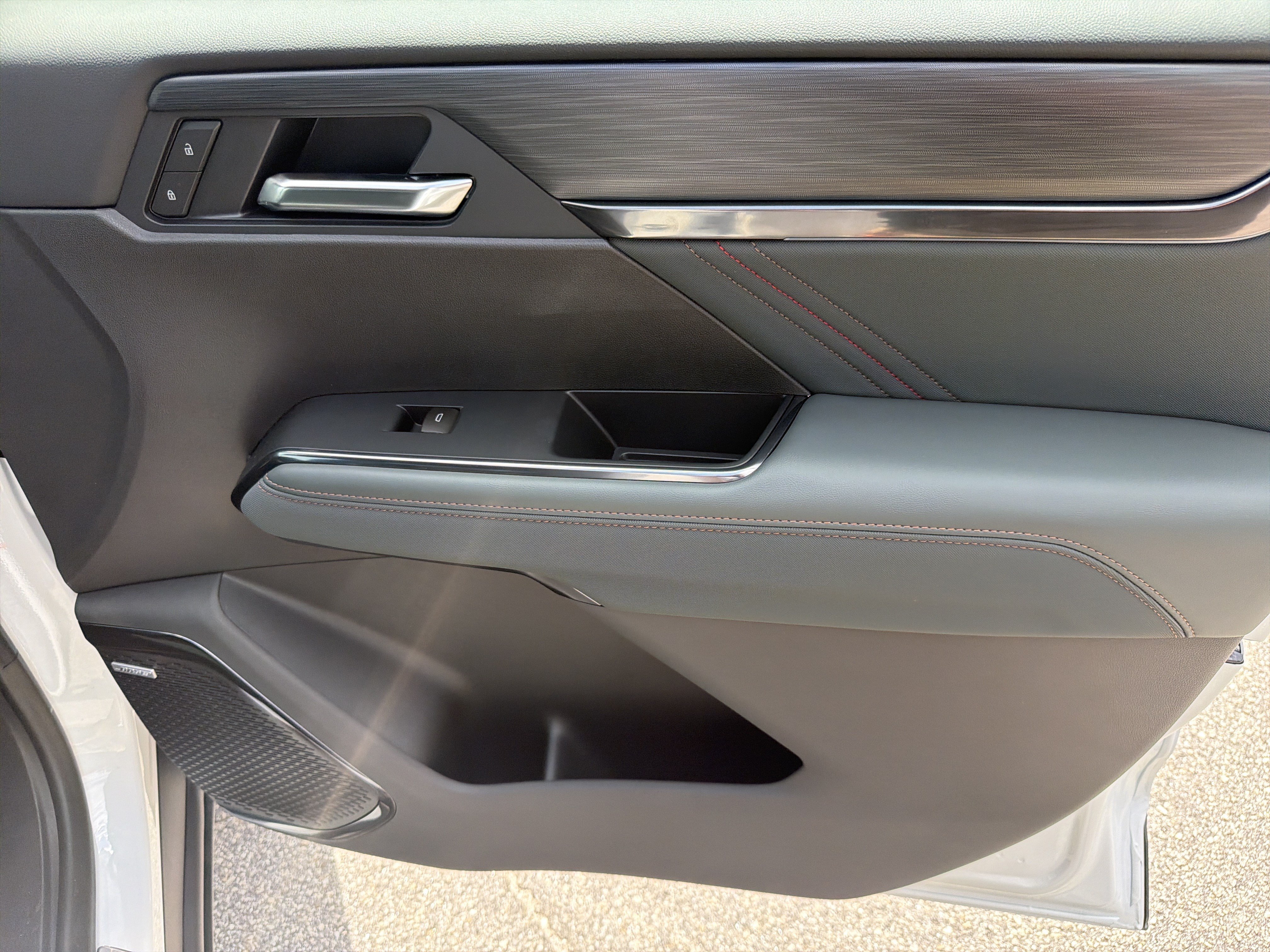 New 2026 GMC Acadia AT4 w/ Luxury Package AWD/4WD image 15