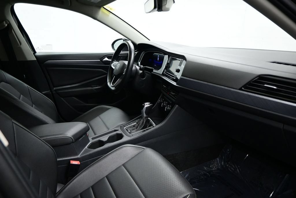Used 2024 Volkswagen Jetta SE FWD image 11