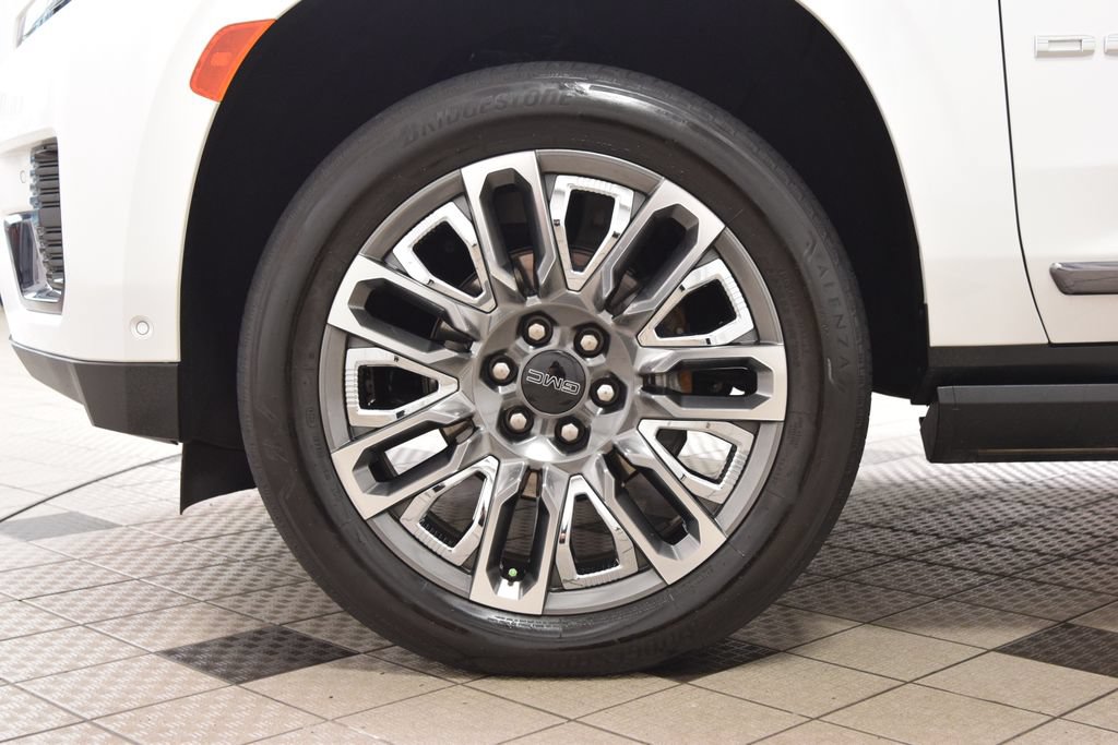 Used 2024 GMC Yukon XL Denali Ultimate AWD/4WD image 31