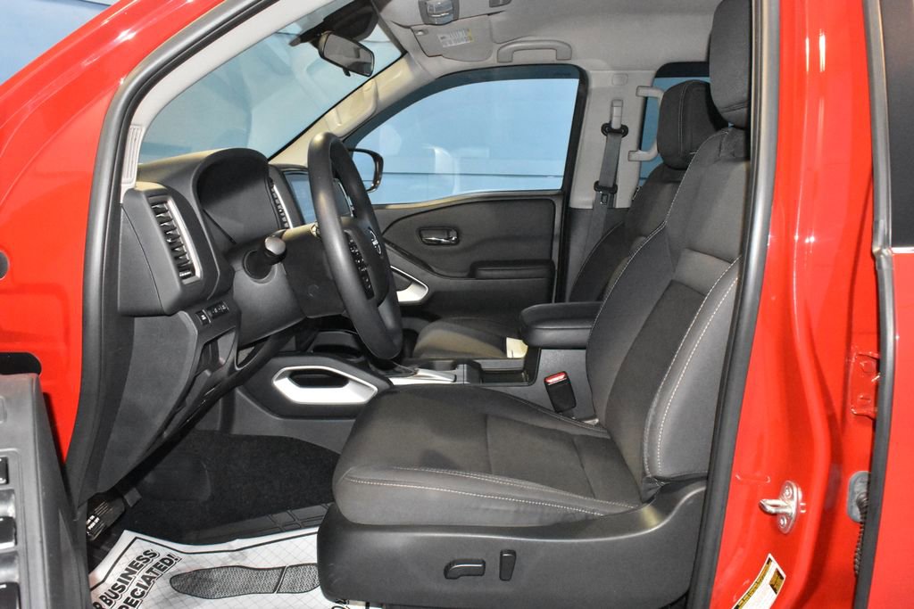 Used 2022 Nissan Frontier SV AWD/4WD image 6