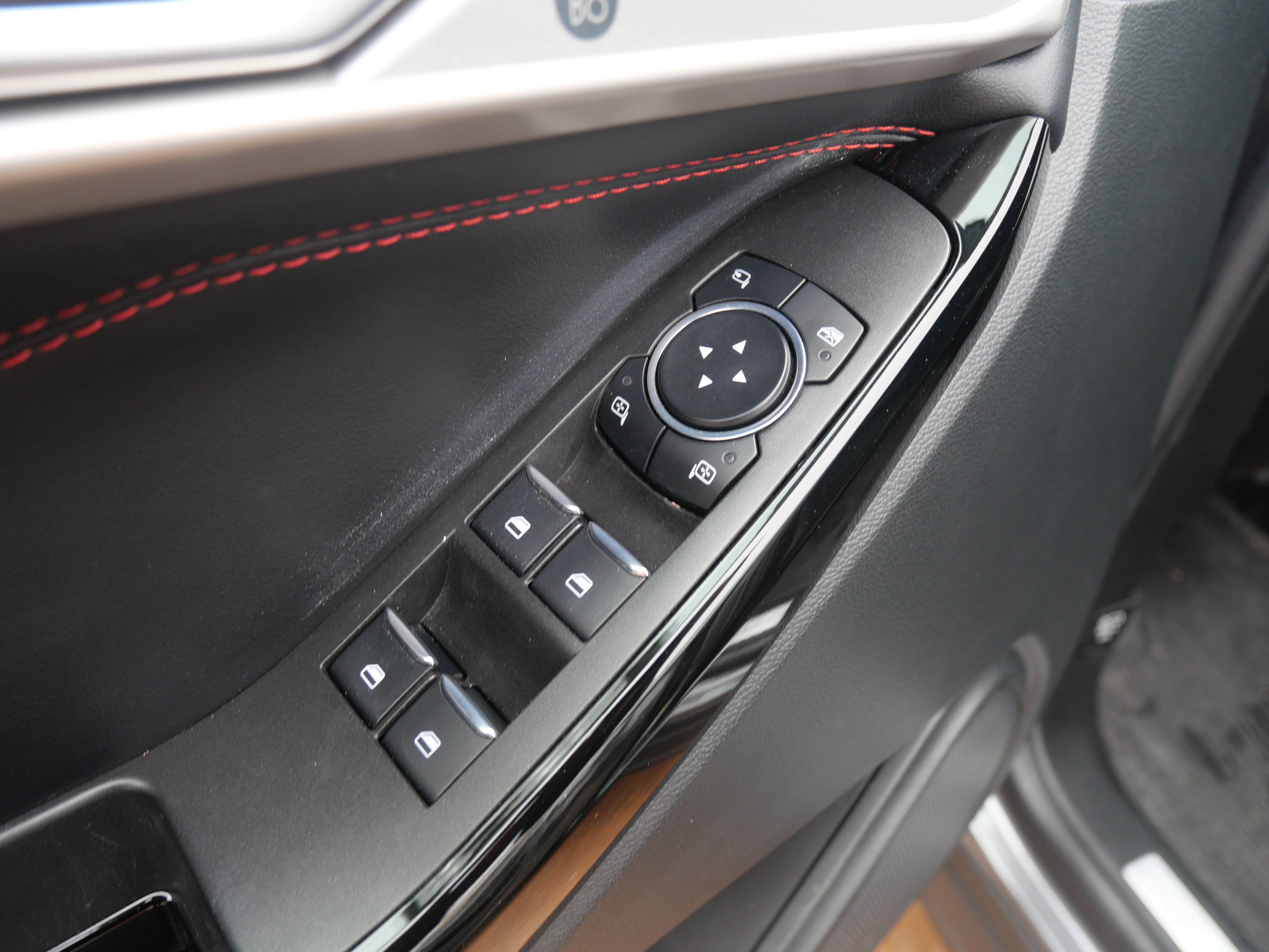 Used 2023 Ford Explorer ST-Line w/ Class IV Trailer Tow Package image 7