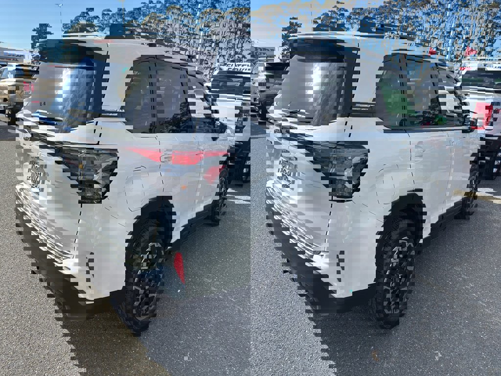 Used 2025 Subaru Forester Premium image 6