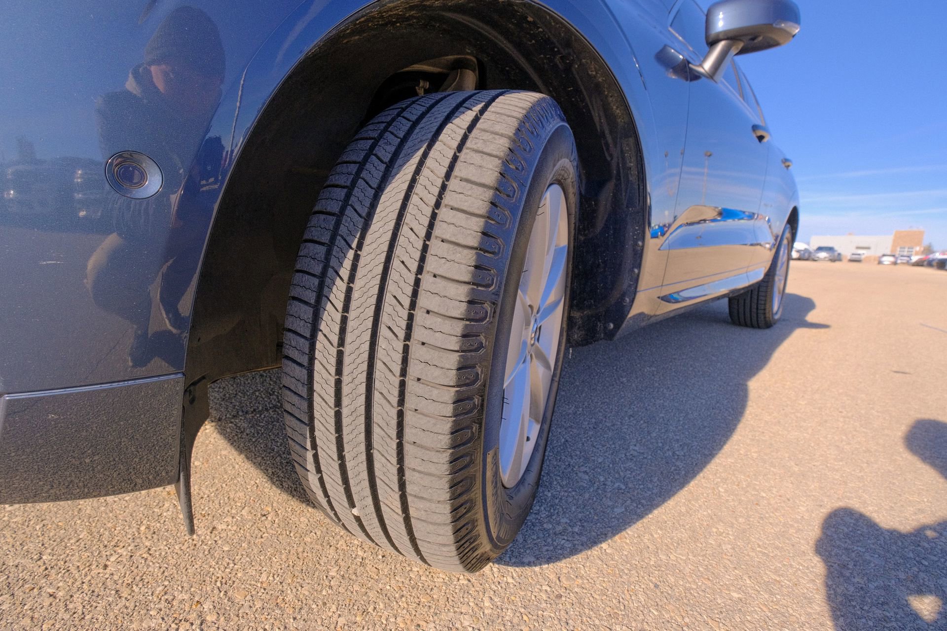 Used 2022 Volvo XC60 B5 Momentum image 40