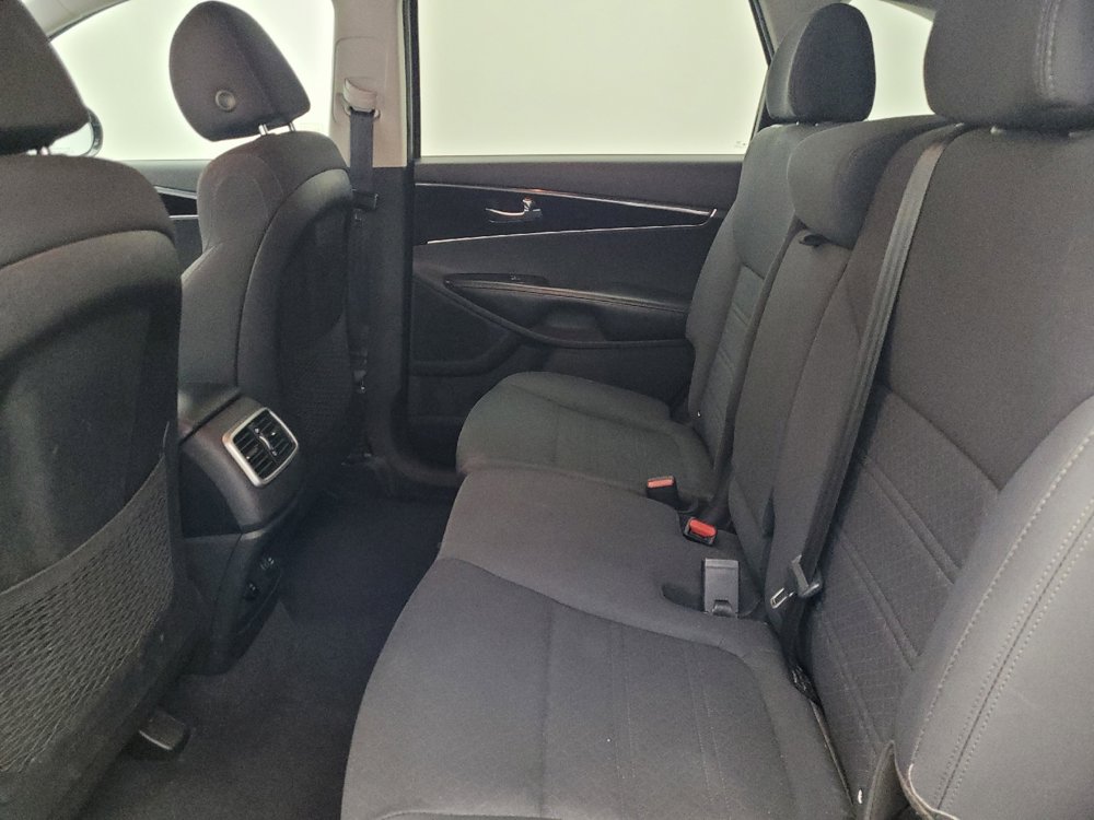 Used 2019 Kia Sorento S image 18