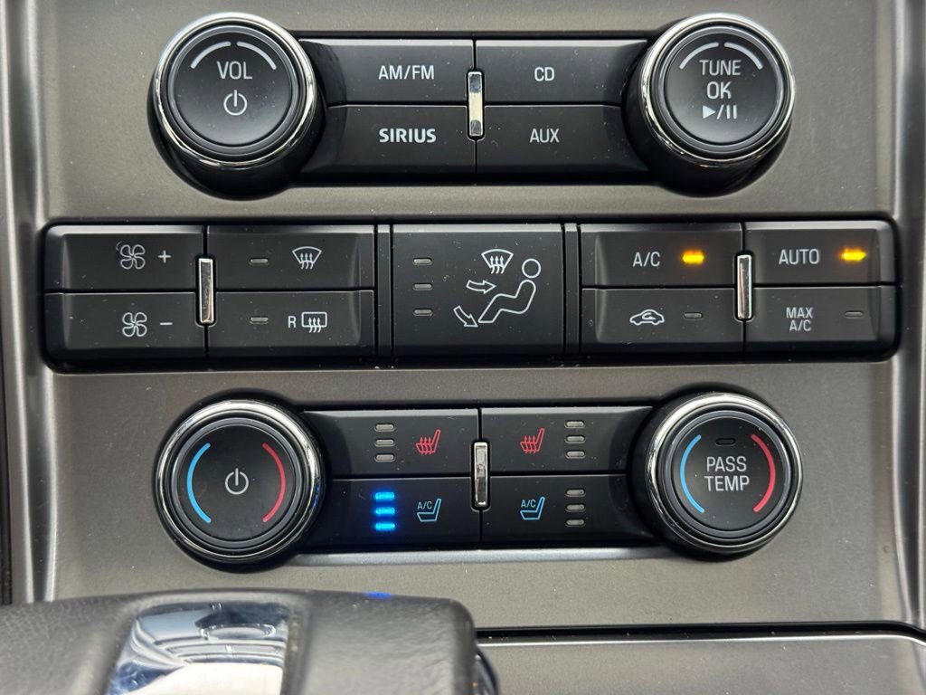 Used 2010 Ford Taurus Limited FWD image 23