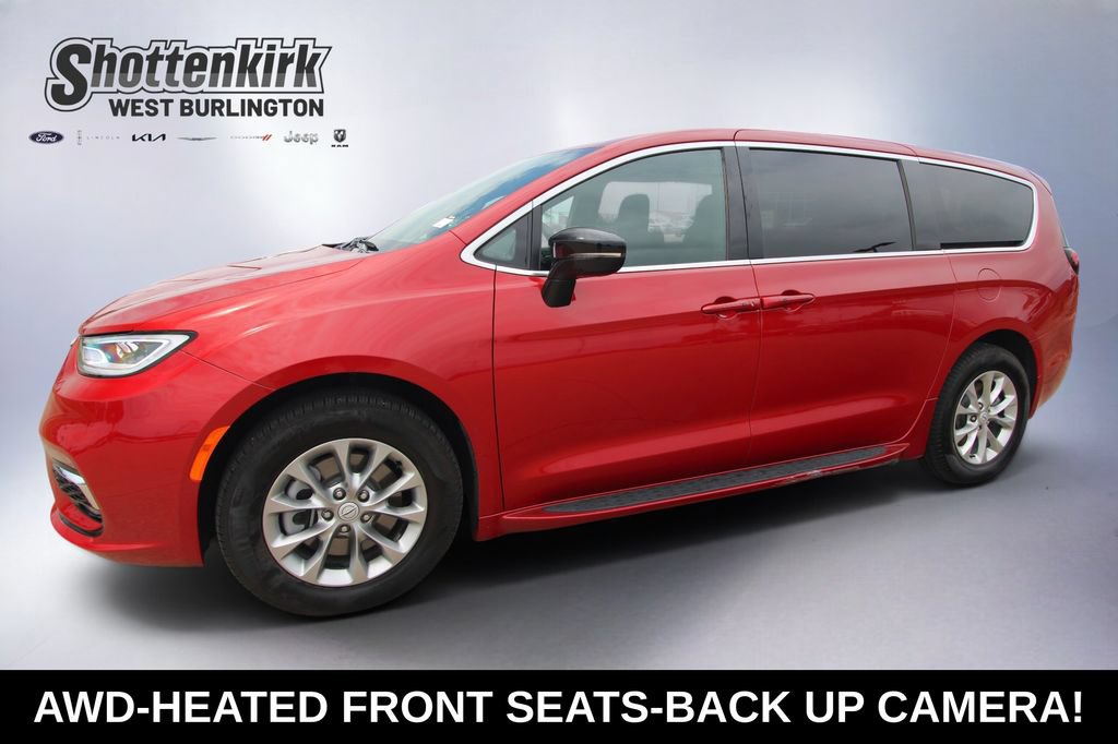 Used 2026 Chrysler Pacifica Select AWD/4WD image 1