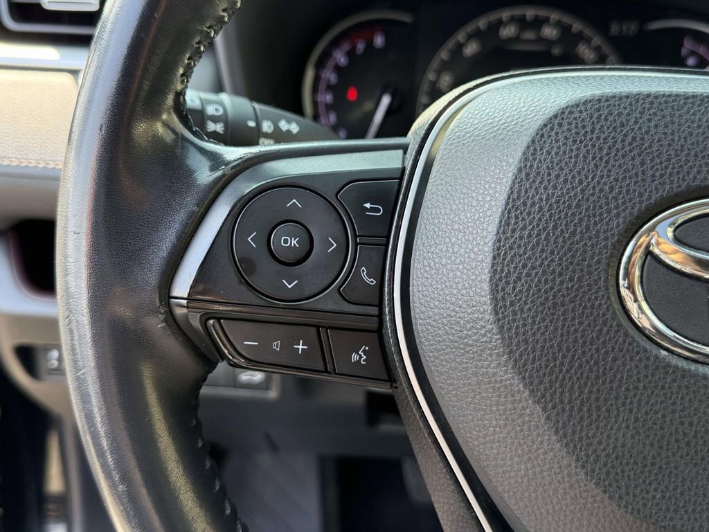 Used 2019 Toyota RAV4 Limited w/ Advanced Technology Package AWD/4WD image 33