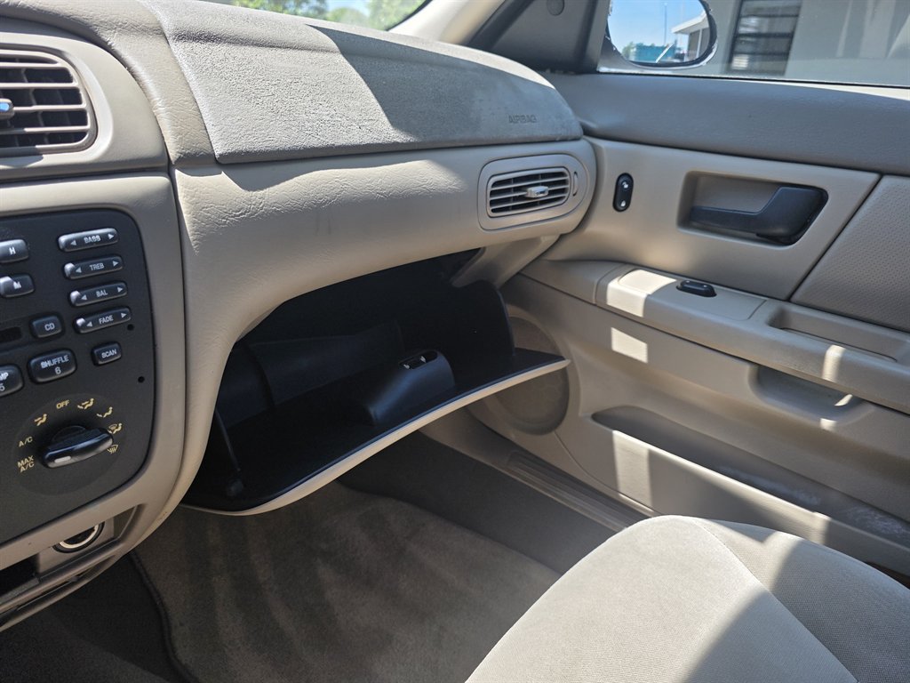 Used 2007 Ford Taurus SE FWD image 23