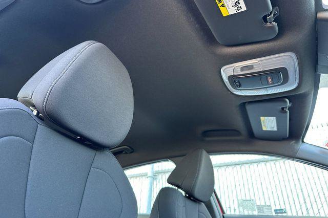 Used 2025 Hyundai Elantra Sport image 17