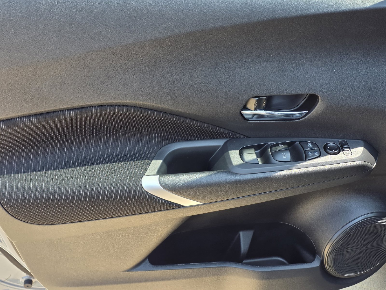 Used 2023 Nissan Kicks SV FWD image 17