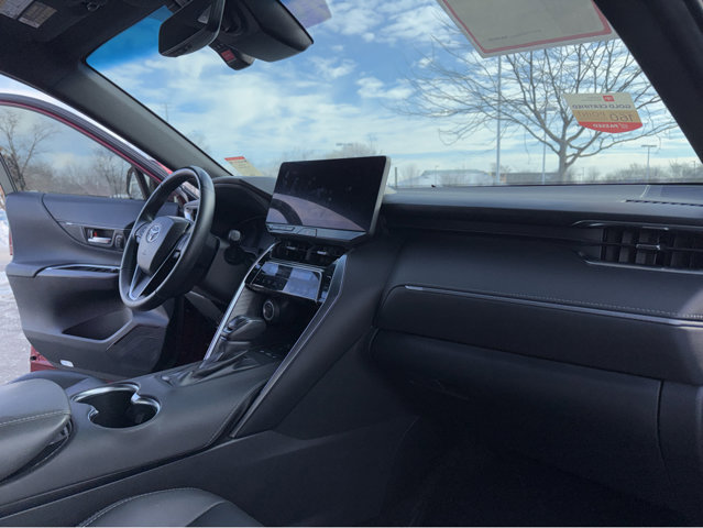Used 2024 Toyota Venza XLE image 37