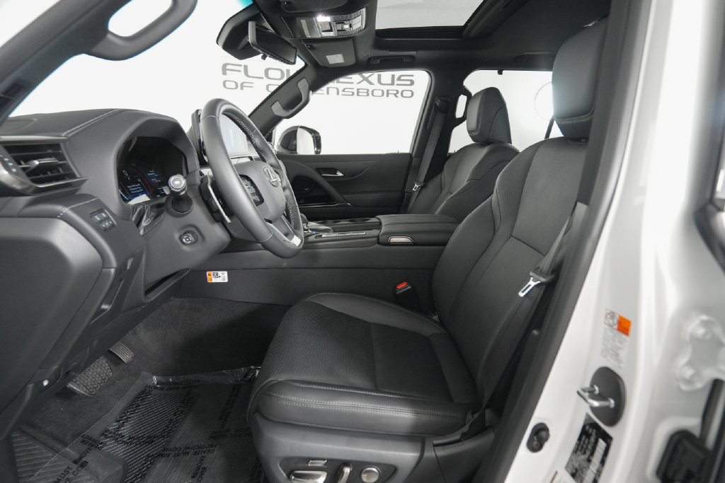 Certified 2025 Lexus LX 700h Overtrail AWD/4WD image 9