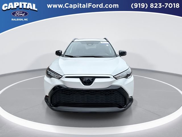 Used 2025 Toyota Corolla Cross SE w/ Moonroof Package image 3