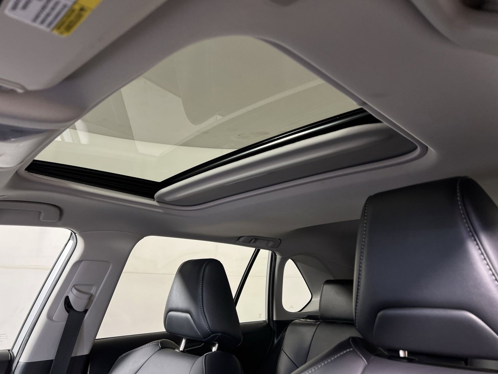 Used 2023 Toyota RAV4 XLE Premium image 23
