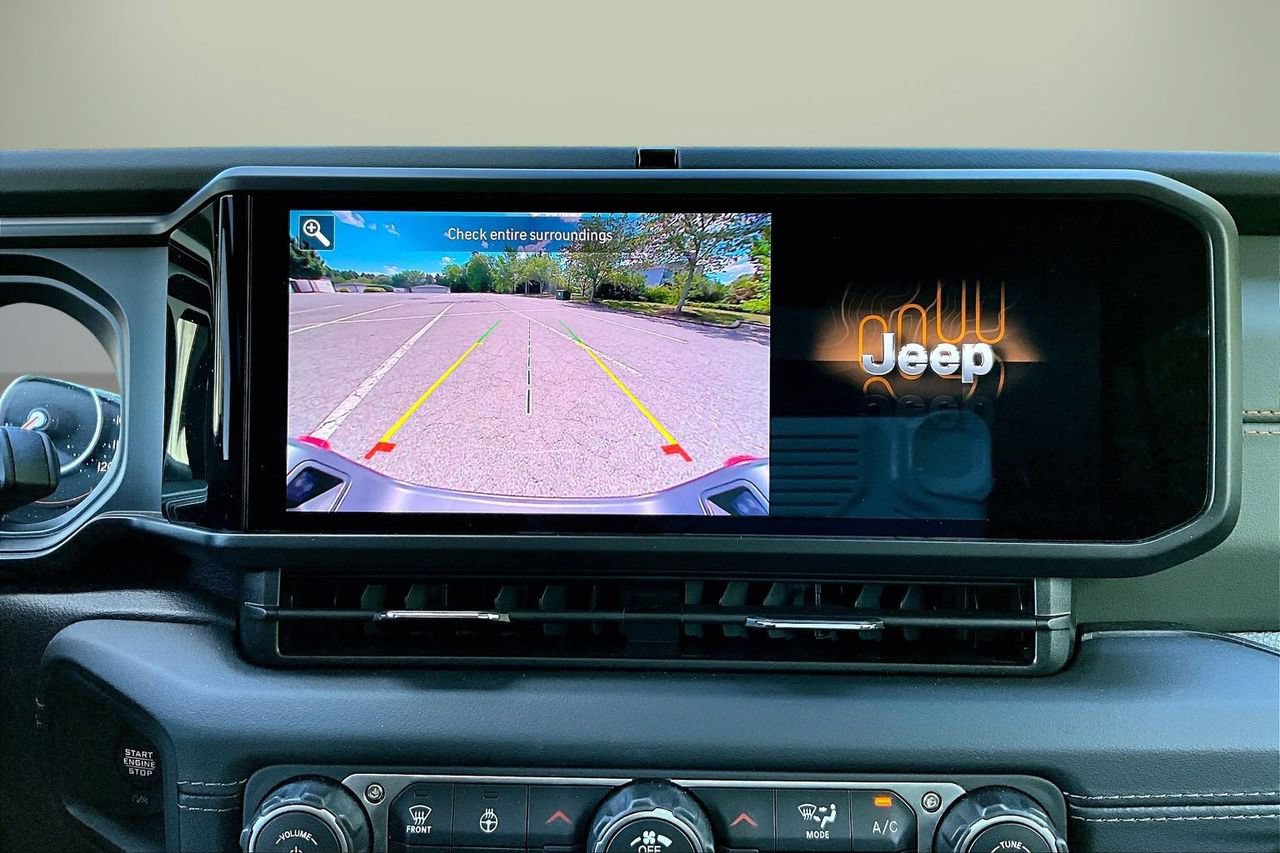 Certified 2026 Jeep Gladiator Mojave AWD/4WD image 13