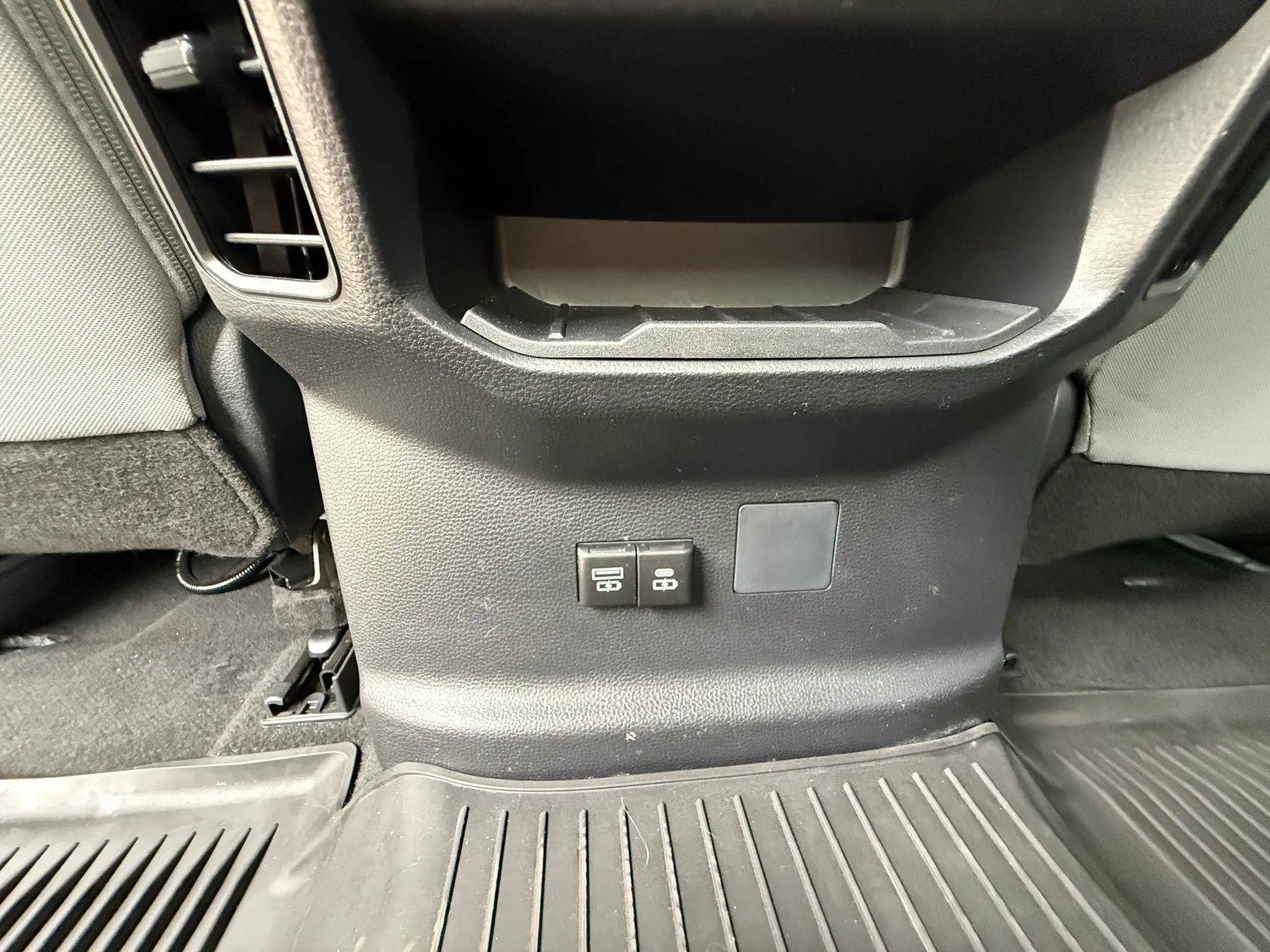 Used 2025 Toyota Tundra SR5 w/ SR5 Convenience Package AWD/4WD image 32