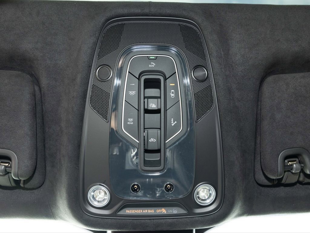 Used 2025 Bentley Bentayga V8 image 52