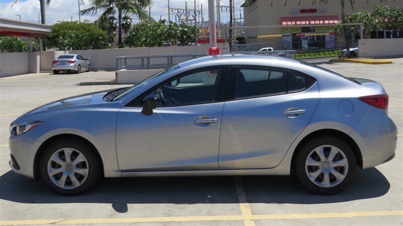 Used 2015 MAZDA MAZDA3 i SV FWD image 2