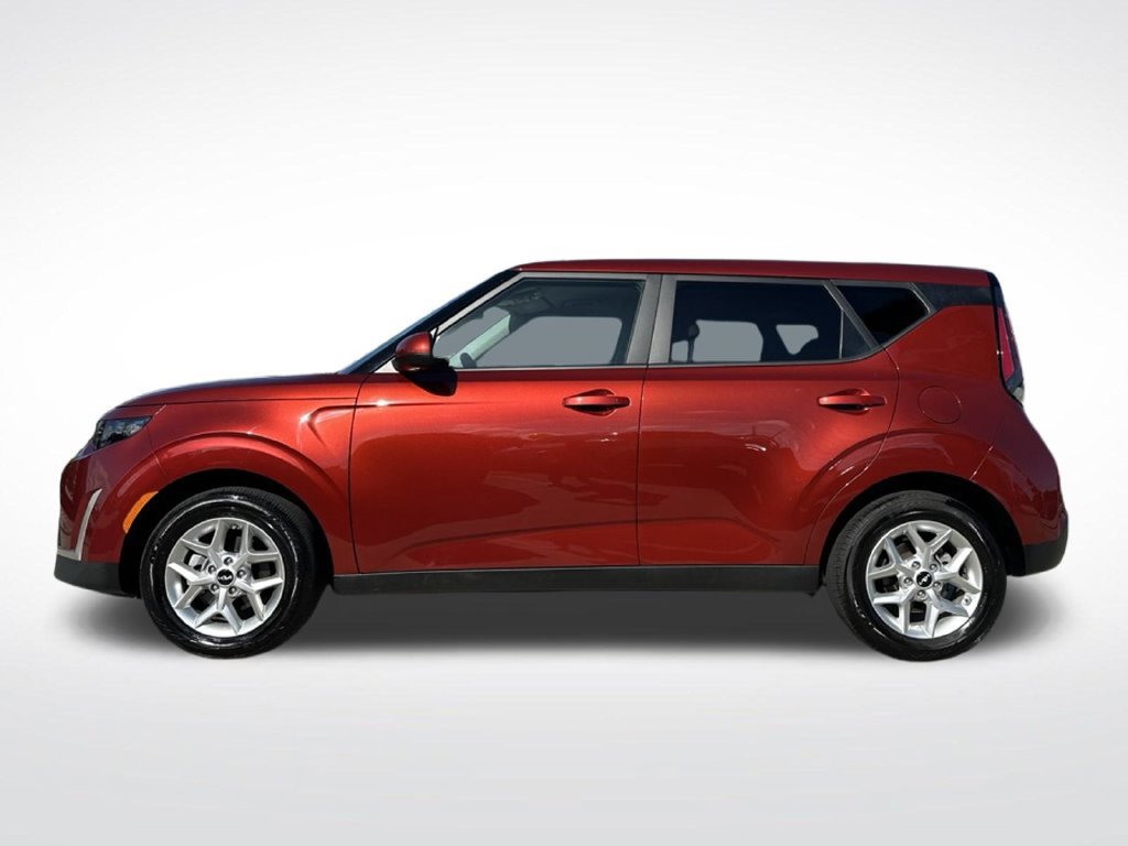 Used 2025 Kia Soul LX w/ LX Technology Package FWD image 2
