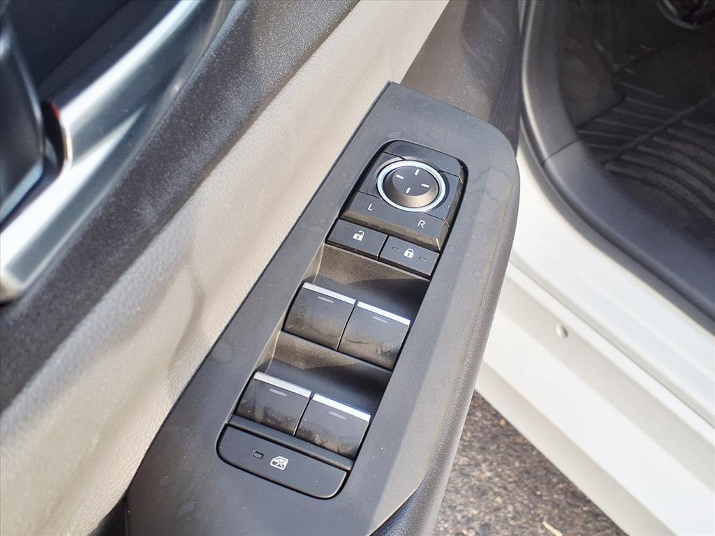 Used 2023 Toyota Prius AWD image 21