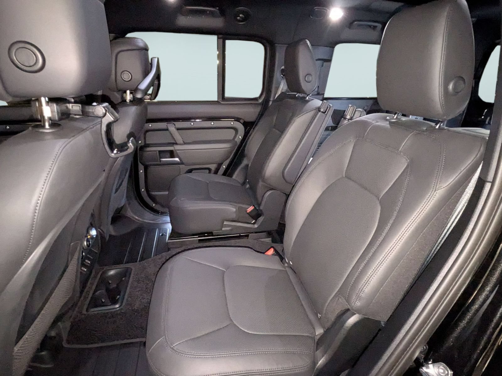 New 2026 Land Rover Defender 130 X-Dynamic SE AWD/4WD image 25