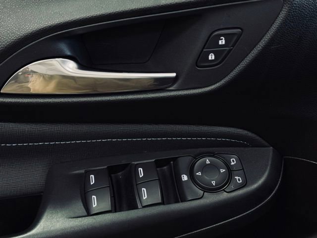 Used 2025 Buick Envista Sport Touring image 12