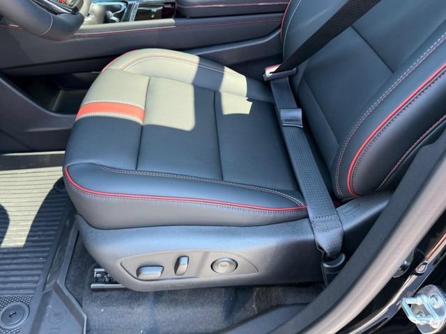 New 2027 Chevrolet Traverse RS w/ LPO, Floor Liner Package FWD image 24