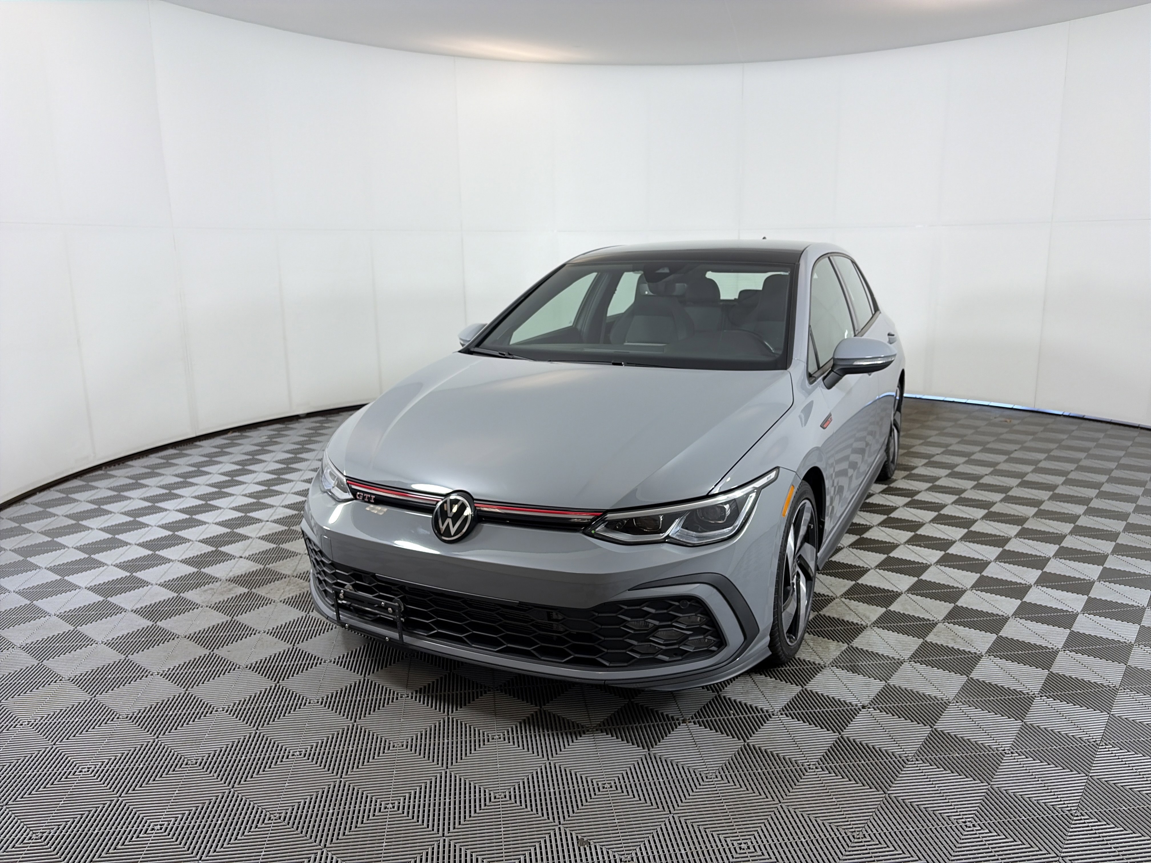 Used 2022 Volkswagen GTI SE image 2