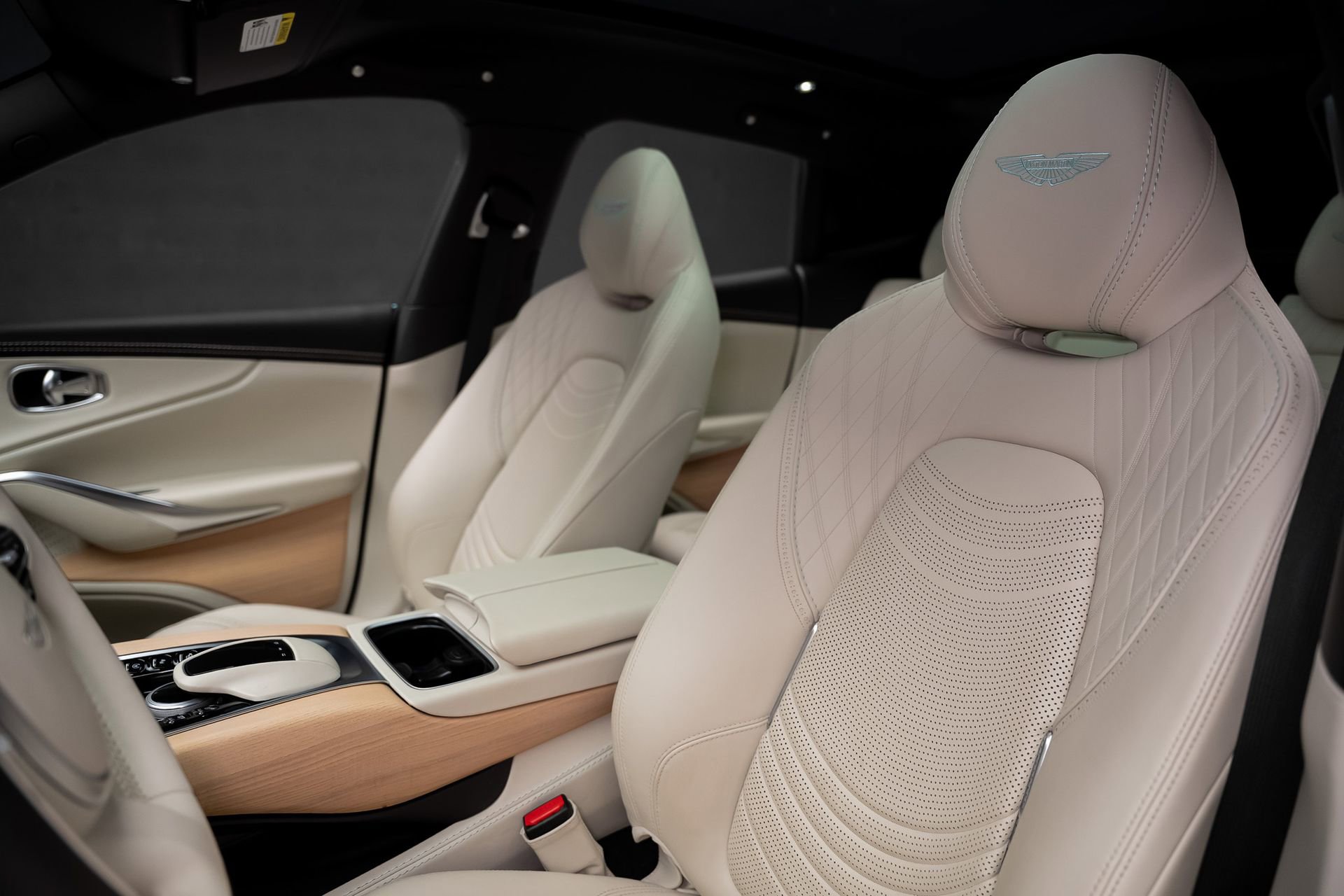 Used 2023 Aston Martin DBX AWD/4WD image 50