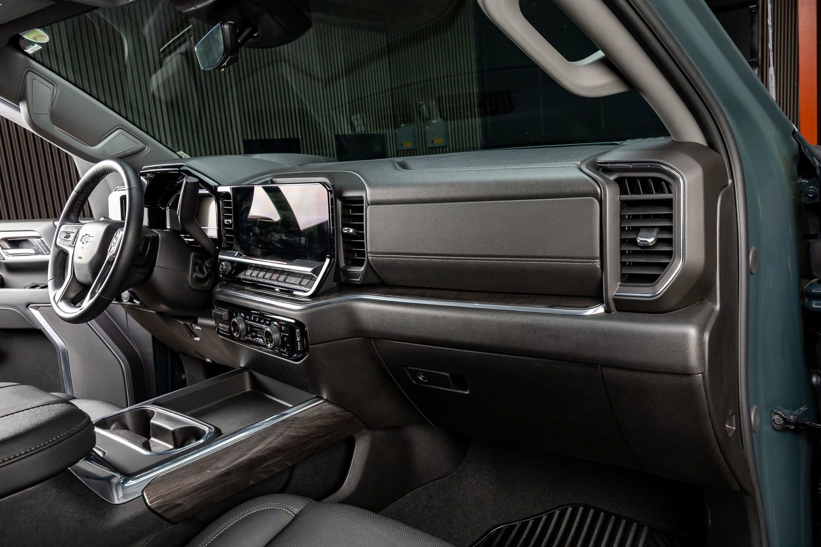 Used 2025 Chevrolet Silverado 3500 LTZ w/ LTZ Plus Package image 18