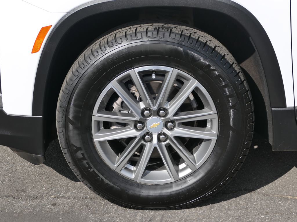Used 2023 Chevrolet Traverse LT image 9