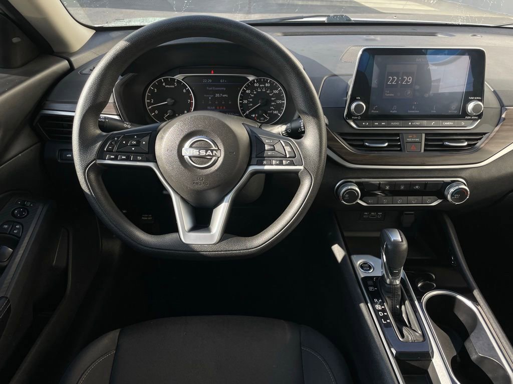 Used 2024 Nissan Altima 2.5 SV image 11