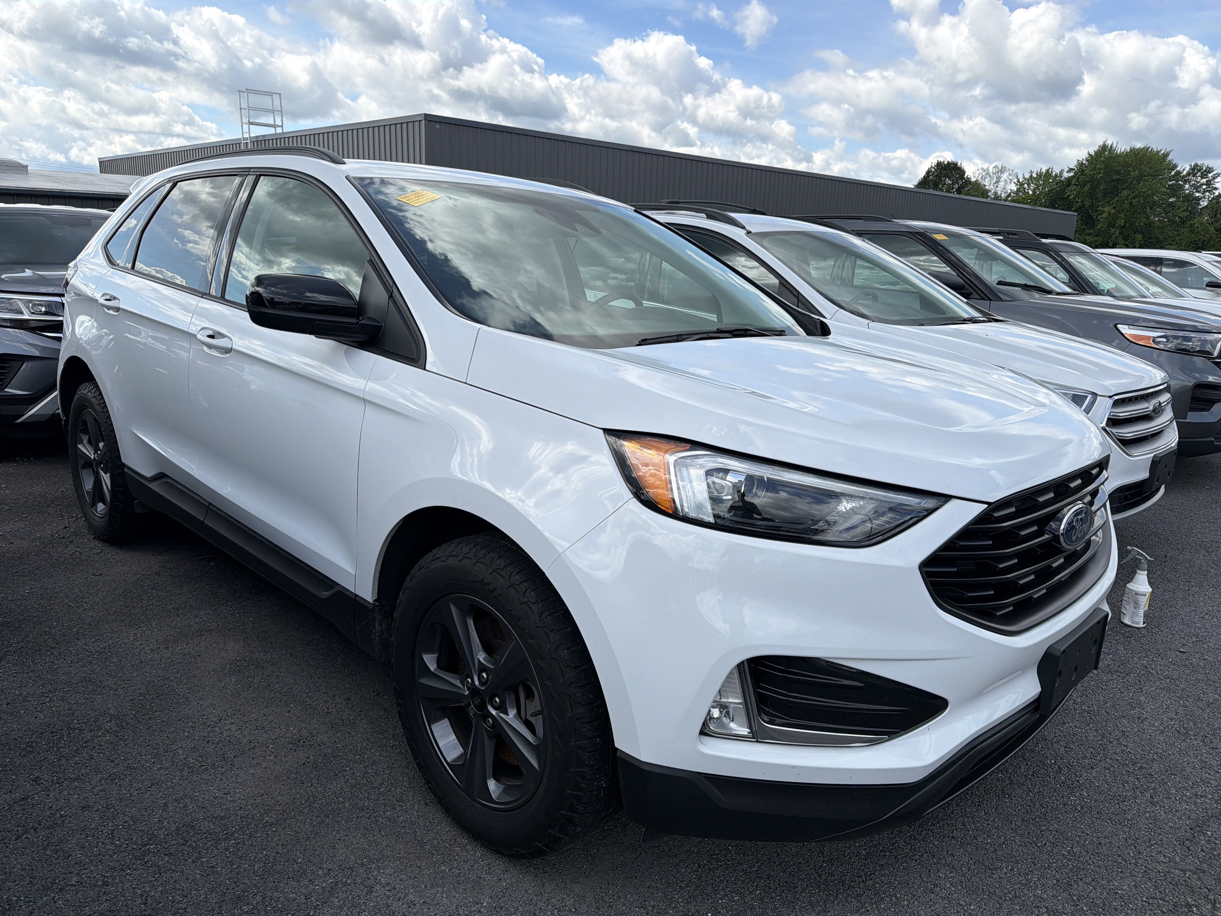 Used 2024 Ford Edge SEL w/ Sport Appearance Package AWD/4WD image 2