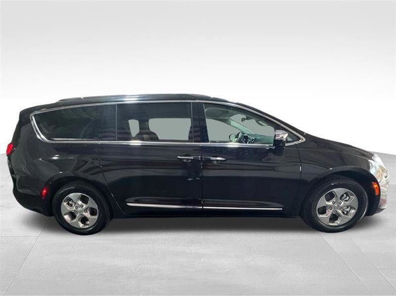 Used 2018 Chrysler Pacifica Limited w/ Advanced Safetytec Group image 4