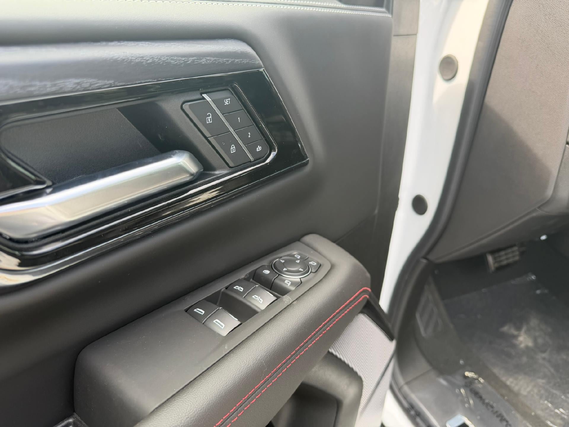 New 2026 GMC Yukon AT4 Ultimate w/ LPO, Floor Liner Package AWD/4WD image 20