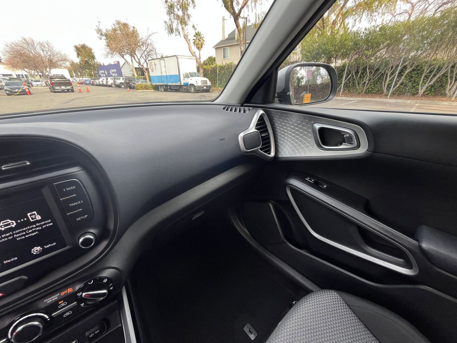 Used 2025 Kia Soul LX w/ LX Technology Package image 33