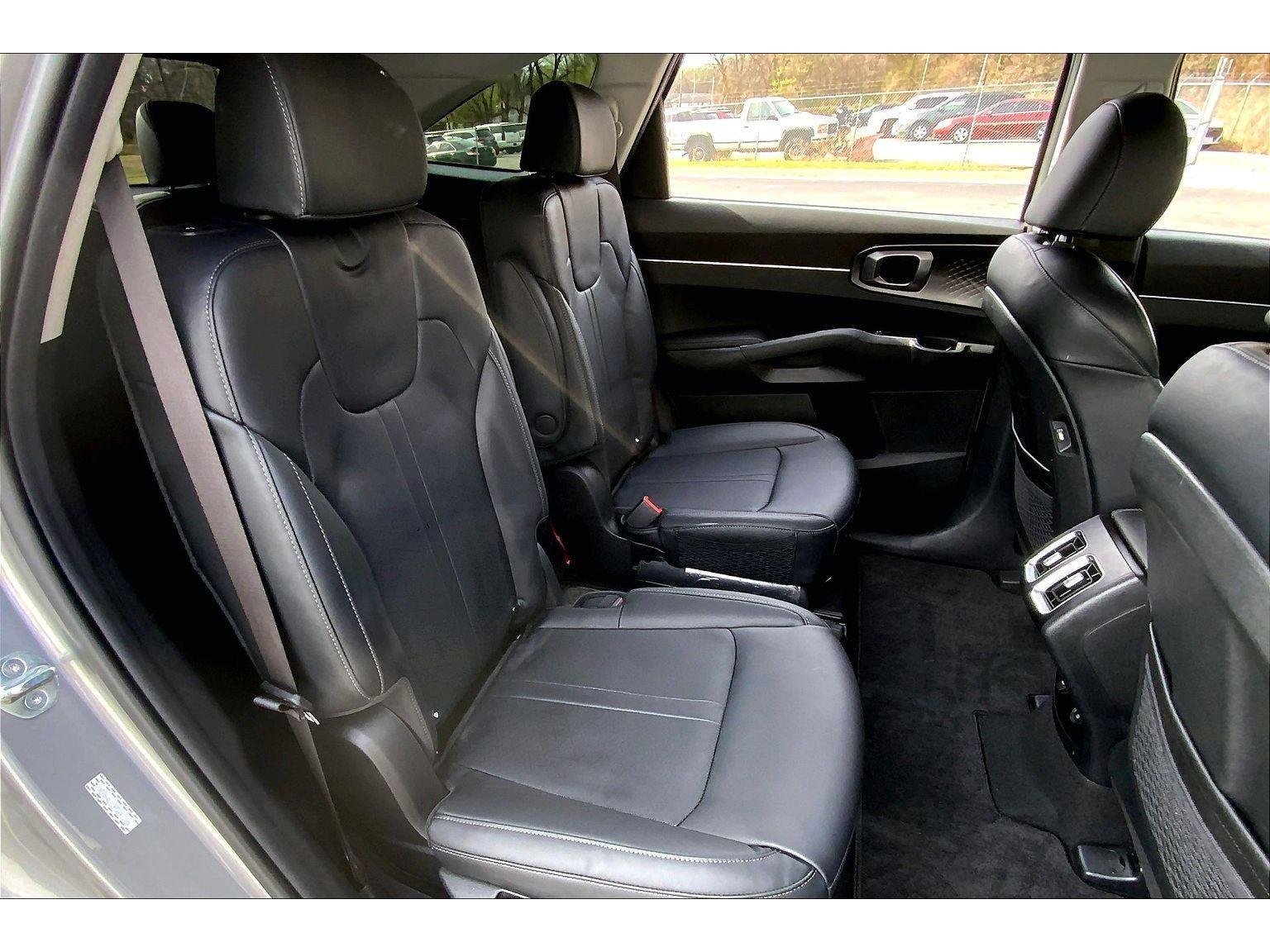 Used 2024 Kia Sorento EX w/ Panoramic Sunroof Package image 23