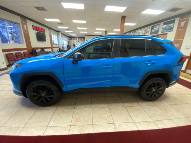 Used 2019 Toyota RAV4 LE image 2