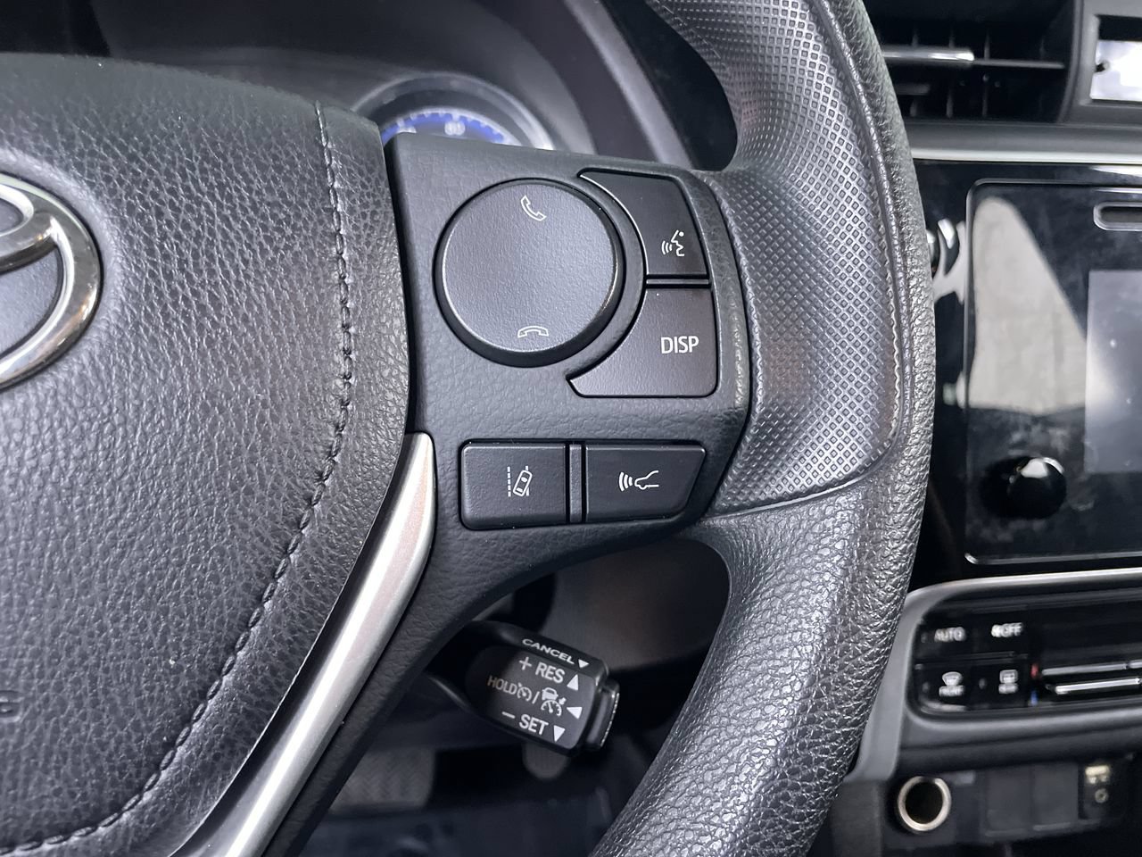 Used 2018 Toyota Corolla LE FWD image 25