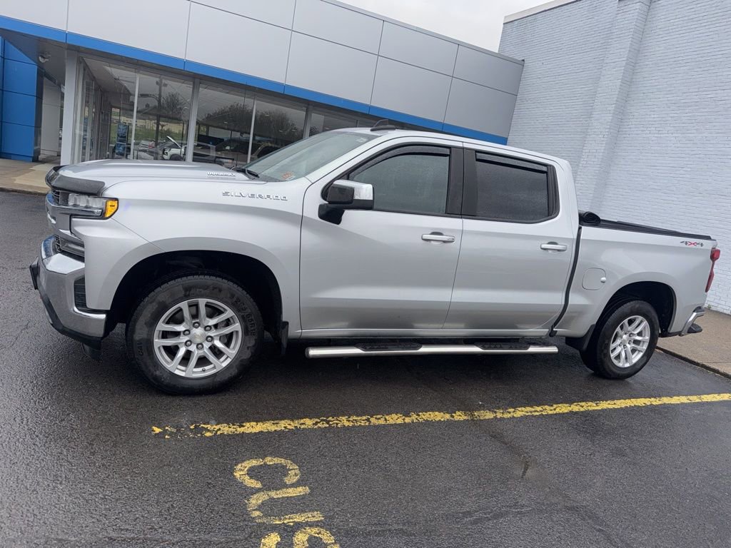 Used 2020 Chevrolet Silverado 1500 LT w/ Convenience Package AWD/4WD image 2