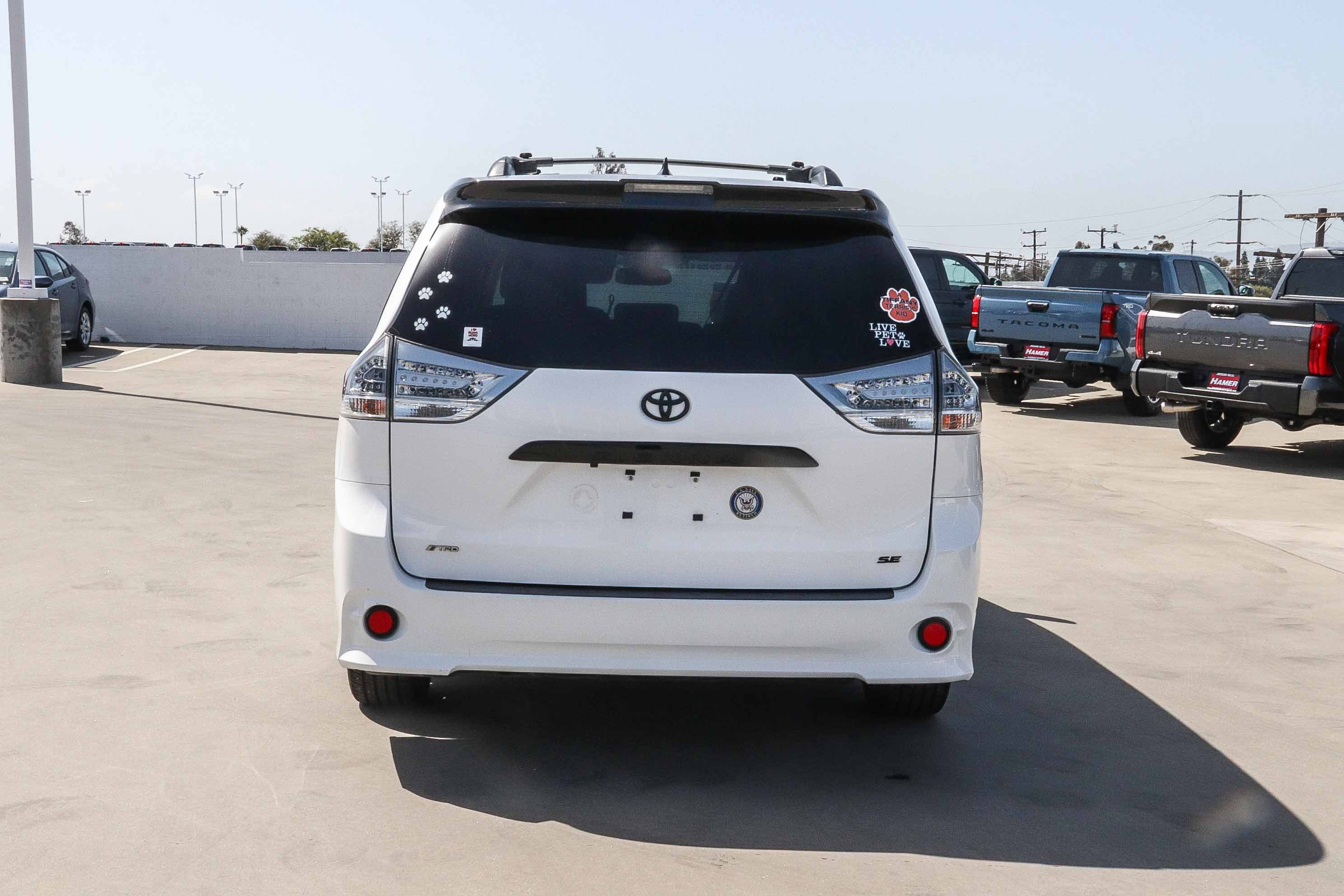 Certified 2020 Toyota Sienna SE w/ Nightshade Edition image 6