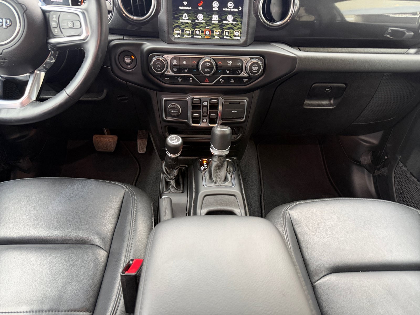 Used 2022 Jeep Wrangler Unlimited Sahara AWD/4WD image 12