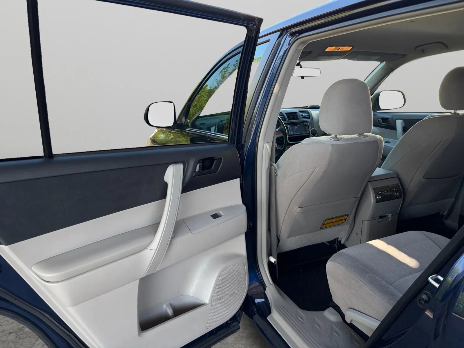 Used 2013 Toyota Highlander 4WD w/ Cold Weather Pkg image 14