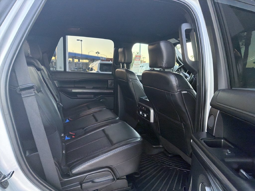 Used 2019 Ford Expedition XLT w/ Equipment Group 202A AWD/4WD image 30